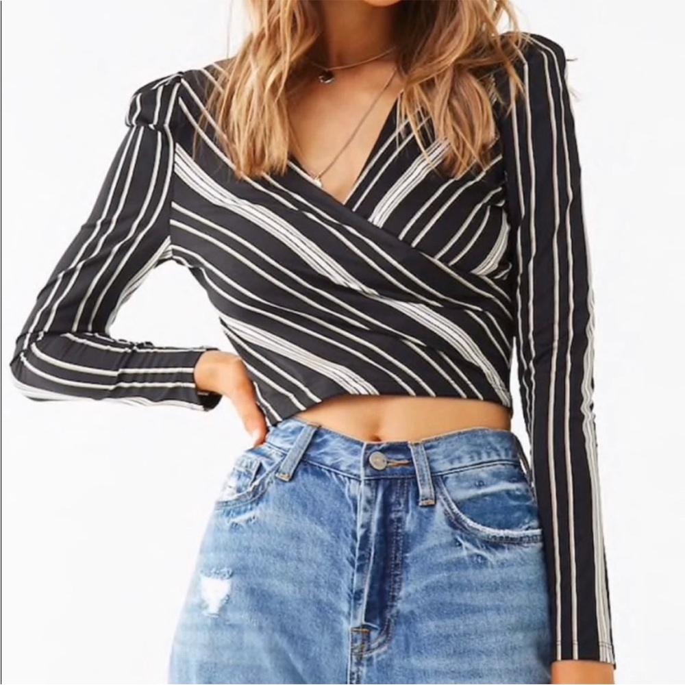 Iris Black and White Long Sleeve Cropped Wrap Blouse Size Small